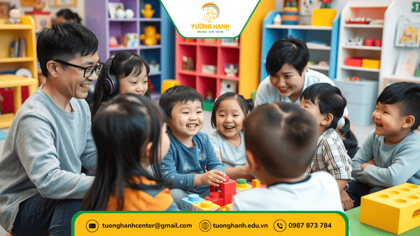 Trẻ tự kỷ chơi nhóm với bạn bè