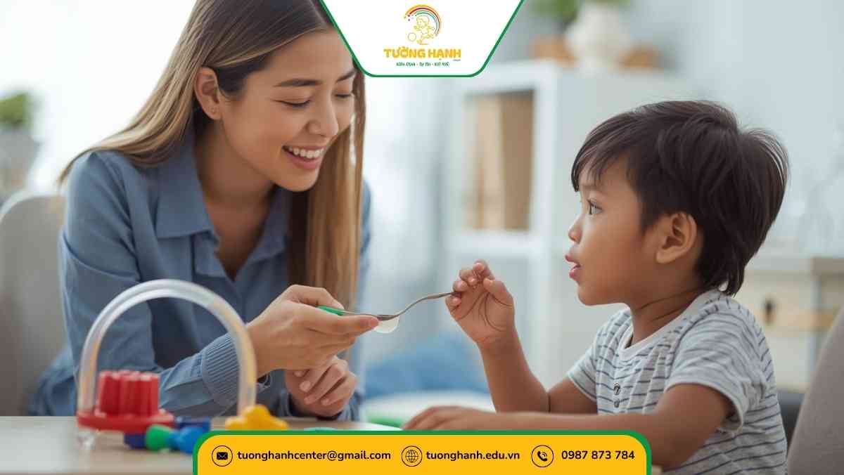 Chuyên gia hướng dẫn cách tập nhai cho trẻ tự kỷ bằng các công cụ hỗ trợ