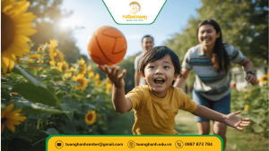 Trẻ ADHD chơi bóng cùng cha mẹ