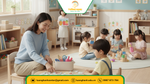 Trẻ tham gia hoạt động nhóm nhỏ ở trường dạy trẻ rối loạn ngôn ngữ