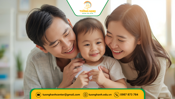 Gia đình hạnh phúc sau buổi luyện nói - Dạy trẻ bị rối loạn ngôn ngữ