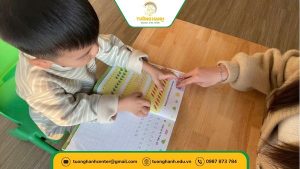 Phát triển ngôn ngữ cho trẻ bằng việc đọc sách cùng cha mẹ