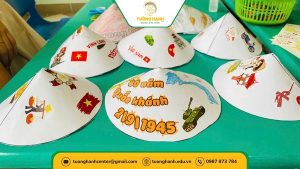 Thành quả của các bé thiết kế xong những chiếc nón lá