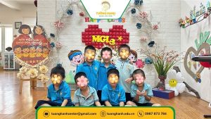 Hình ảnh bé M.L chụp cùng các bạn