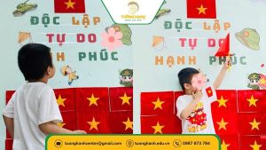 Hình ảnh bé M.L chào mùng ngãy lễ đặc biệt
