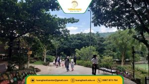 hình ảnh các bé vui chơi 