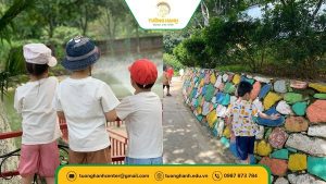 các bé tham gia buổi ngoại khoá