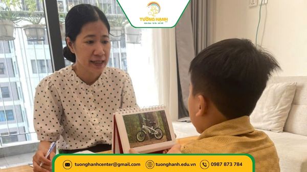 Cô đánh giá qua tranh ảnh